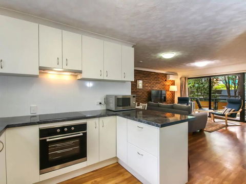 2 Bedroom St Lucia Apartment Close To UQ And CityCat - Holiday Great Ocean Road 1