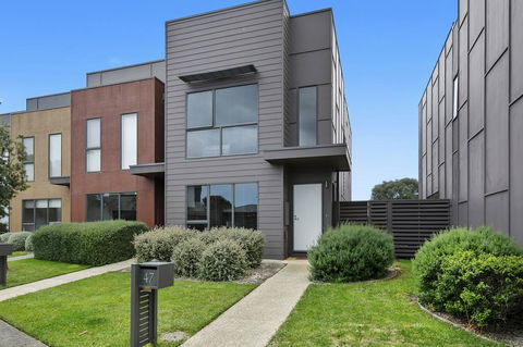 2 Bedroom Townhouse - Family & Corporate Bookings Only - Holiday Great Ocean Road 3