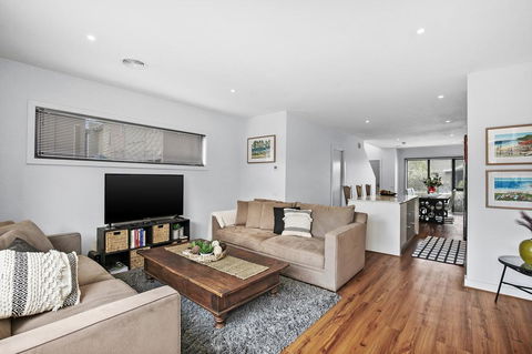 2 Bedroom Townhouse - Family & Corporate Bookings Only - Holiday Great Ocean Road 2