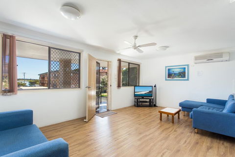 26 Wallis View - Opposite The Lake - 3 Bedroom Apartment - Sleeps 8 - Holiday Great Ocean Road 1