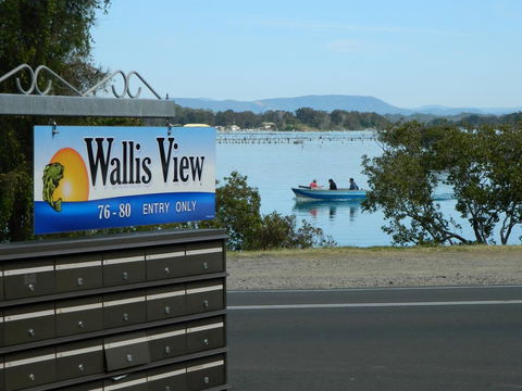26 Wallis View - Opposite The Lake - 3 Bedroom Apartment - Sleeps 8 - Holiday Great Ocean Road 0