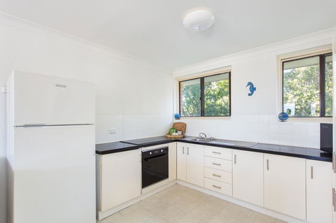 26 Wallis View - Opposite The Lake - 3 Bedroom Apartment - Sleeps 8 - Holiday Great Ocean Road 3