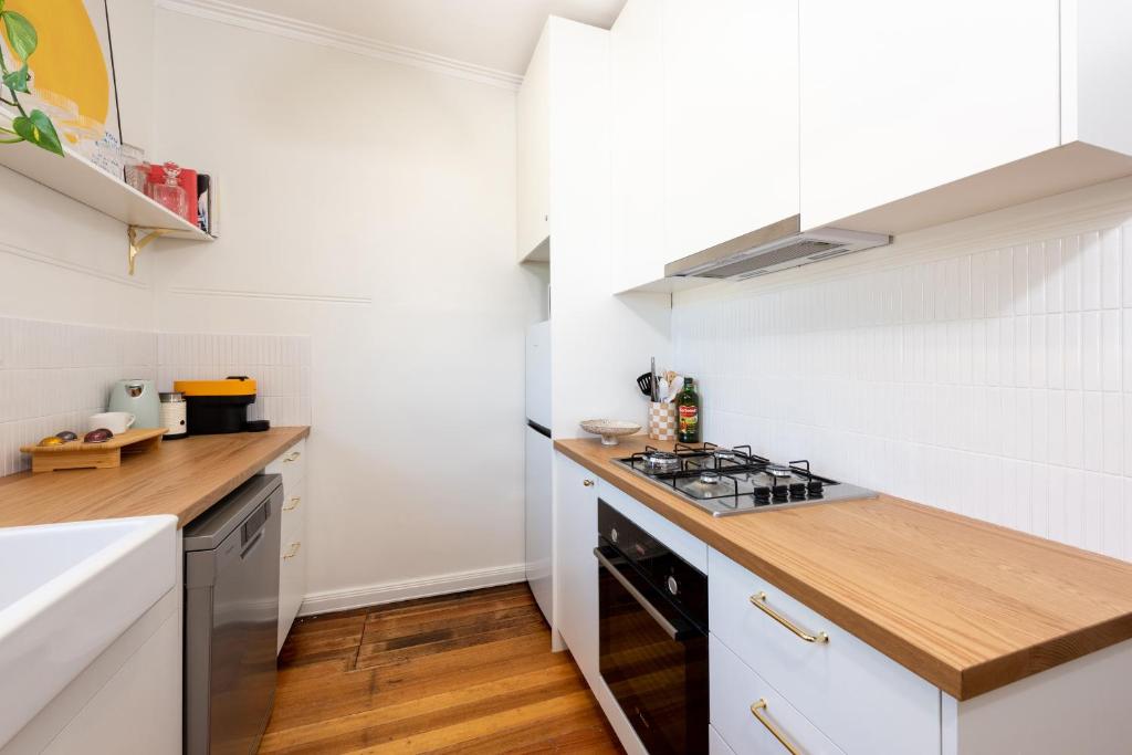 Charming Art Deco Unit in East Melbourne