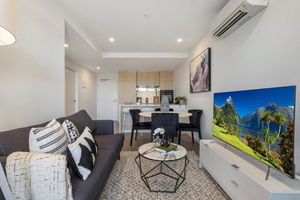 Chic 1-Bed with Parking, Gym, Pool & City Views