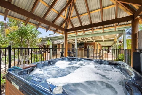 Dandjoo - Hot Tub, Fire Pit, Outdoor Entertainment - Holiday Great Ocean Road 0