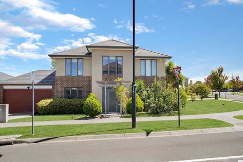 Deluxe Family Montpellier Gardens Estate - Burwood - Holiday Great Ocean Road 1