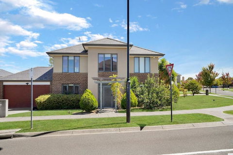 Deluxe Family Montpellier Gardens Estate - Burwood - Holiday Great Ocean Road 0