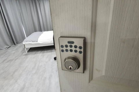Dana-Spacious Private Room In Shared 2-Bedroom Apartment-1 - Holiday Great Ocean Road 2