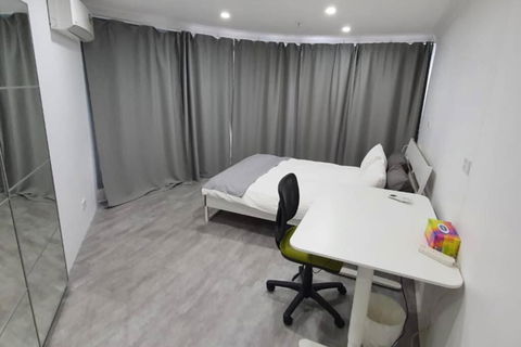 Dana-Spacious Private Room In Shared 2-Bedroom Apartment-1 - Holiday Great Ocean Road 3