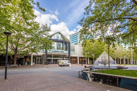 Dana-Spacious Private Room In Shared 2-Bedroom Apartment-1 - Holiday Great Ocean Road 0