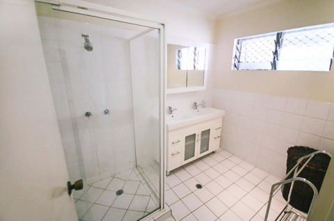3 Bedroom Apartment // Spence St - Holiday Great Ocean Road 2