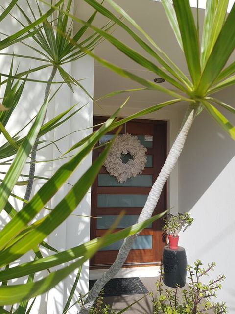 5 Bedroom Luxury Villa - Hope Island - Holiday Great Ocean Road 3