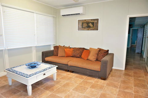 5 Learmonth Street - Close To Town Centre - Holiday Great Ocean Road 2