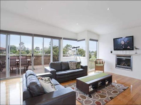 A Beautiful Beach House Torquay - Holiday Great Ocean Road 1