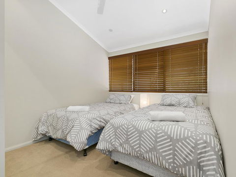 A Superb Location For Enjoying The Best Of Noosa - Unit 2/69 Noosa Parade - Holiday Great Ocean Road 1