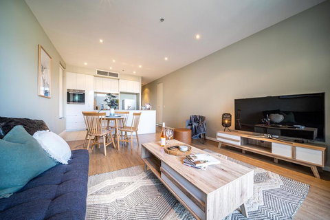 Above The Square On Hindmarsh-Pool - Gym - Carpark - Holiday Great Ocean Road 1