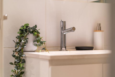 Above The Square On Hindmarsh-Pool - Gym - Carpark - Holiday Great Ocean Road 3