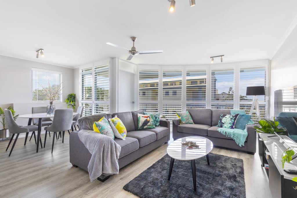 Castaways Beach QLD Holiday Great Ocean Road