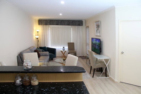 ADELAIDE CBD APARTMENT - 3BR, 2BATH & CARPARK - Holiday Great Ocean Road 0