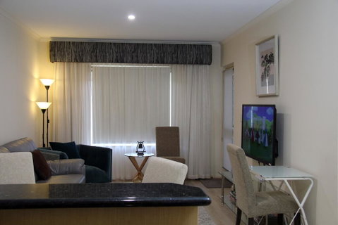 ADELAIDE CBD APARTMENT - 3BR, 2BATH & CARPARK - Holiday Great Ocean Road 1
