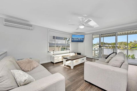 Dora Creek Stunning Modern Waterfront With Jetty Azure Reflections A Lakeside Retreat - Holiday Great Ocean Road 3