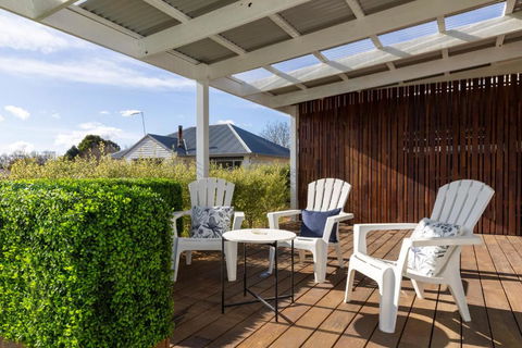 FOREST CORNER - 3 BEDROOM WEATHERBOARD, TRENTHAM - Holiday Great Ocean Road 2