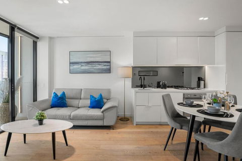 Gorgeous City Views 59th Floor 2BR With Pool & Gym - Holiday Great Ocean Road 1