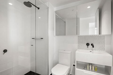 Gorgeous City Views 59th Floor 2BR With Pool & Gym - Holiday Great Ocean Road 3