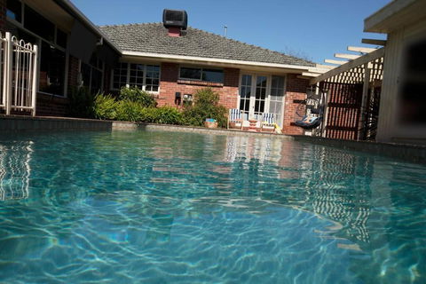 Hampton Spacious House & Pool - Holiday Great Ocean Road 0