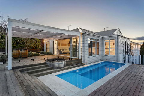 Hamptons Elegance Views Pool & Spa - Holiday Great Ocean Road 0