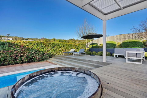 Hamptons Elegance Views Pool & Spa - Holiday Great Ocean Road 2
