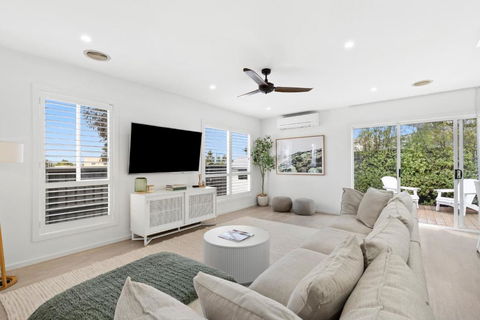 Hamptons Escape - Sleeps 9 - Holiday Great Ocean Road 1