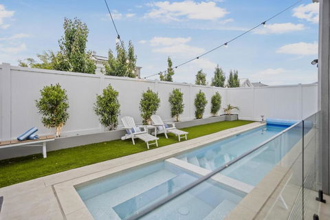 Hamptons In Torquay - 5 Bath, Pool, Spa & Theatre! - Holiday Great Ocean Road 1