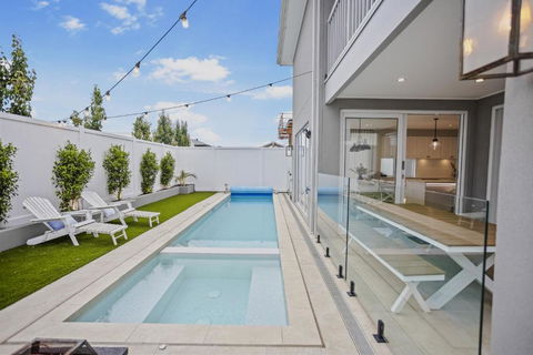 Hamptons In Torquay - 5 Bath, Pool, Spa & Theatre! - Holiday Great Ocean Road 0
