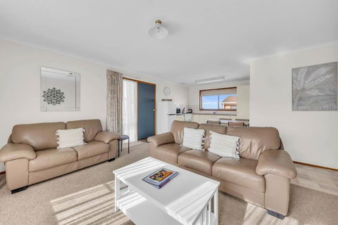 Harbour Lights - Townside With A Pool - Holiday Great Ocean Road 0
