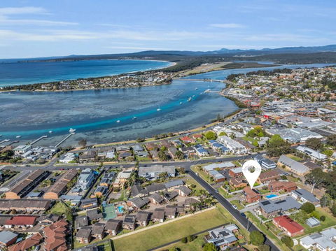 Harbour Lights - Townside With A Pool - Holiday Great Ocean Road 2