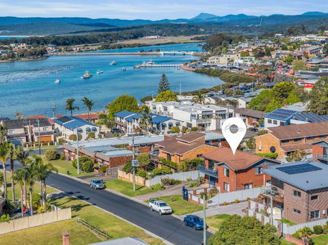 Harbour Lights - Townside With A Pool - Holiday Great Ocean Road 3