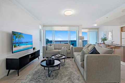 HIGH FLOOR GUARANTEE - 3 Bedroom Plus Study Apartments At Chevron Renaissance - Self Contained & Privately Managed - Wow Stay - Holiday Great Ocean Road 2