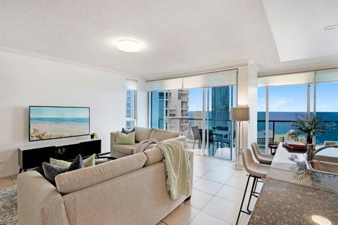 HIGH FLOOR GUARANTEE - 3 Bedroom Plus Study Apartments At Chevron Renaissance - Self Contained & Privately Managed - Wow Stay - Holiday Great Ocean Road 1