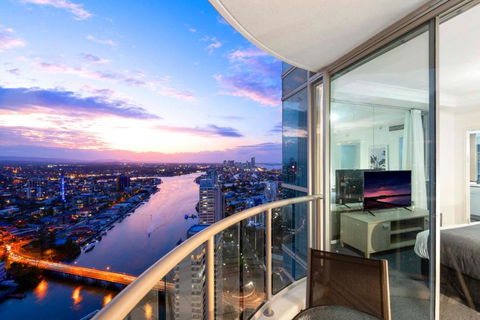 HIGH FLOOR GUARANTEE - 3 Bedroom Plus Study Apartments At Chevron Renaissance - Self Contained & Privately Managed - Wow Stay - Holiday Great Ocean Road 0