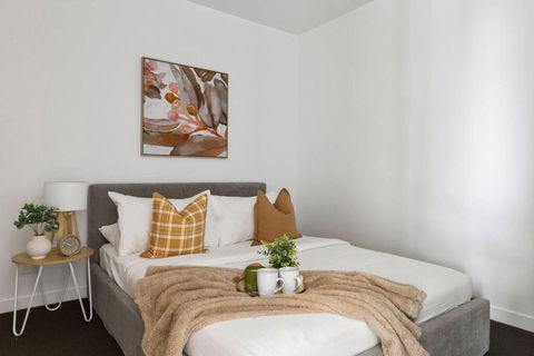High-Rise 2BR Apt CBD I Pool, Gym & Prime Location - Holiday Great Ocean Road 2