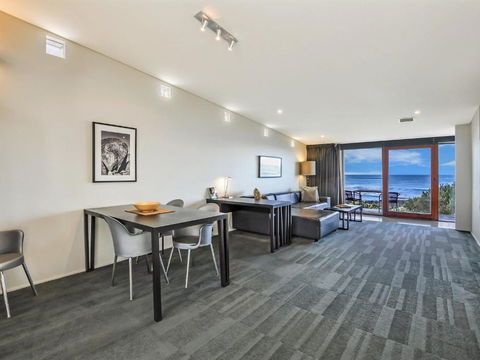 Hearns Beachside Villa 2 - Holiday Great Ocean Road 2