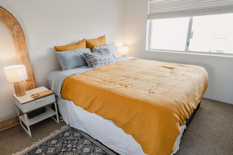 HEART OF BURLEIGH Holiday Villa - Perfect Location With Pools - Holiday Great Ocean Road 3