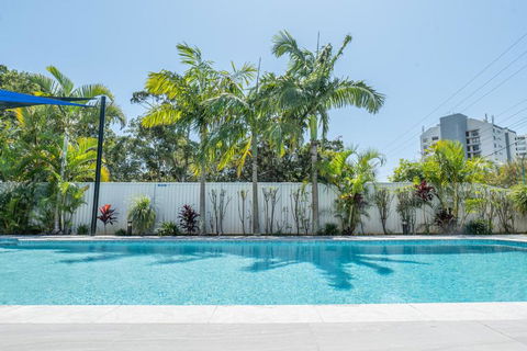 HEART OF BURLEIGH Holiday Villa - Perfect Location With Pools - Holiday Great Ocean Road 0