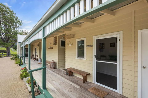 Henkley Cottage 2 Jeremiah - Holiday Great Ocean Road 1