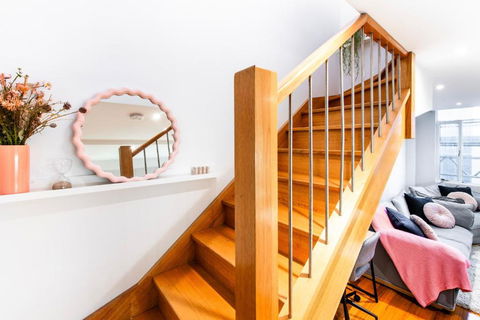 Heritage Charm Meets Modern Comfort In Melbourne - Holiday Great Ocean Road 2