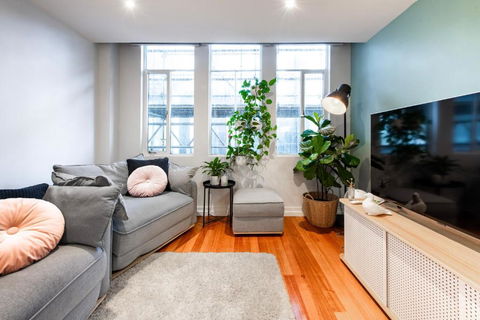 Heritage Charm Meets Modern Comfort In Melbourne - Holiday Great Ocean Road 0