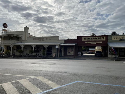 Hibernian Hotel - Holiday Great Ocean Road 1