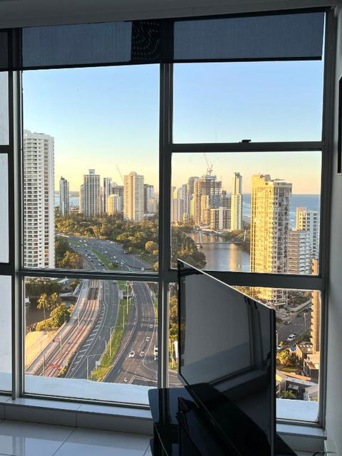 High Level Spacious Ocean View Apt At Surfers - Holiday Great Ocean Road 2