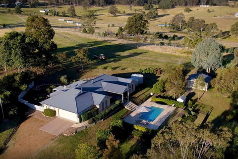 HighGrove Lodge, Luxury Hunter Valley House With Views, Solar-heated Pool, Space - Holiday Great Ocean Road 3